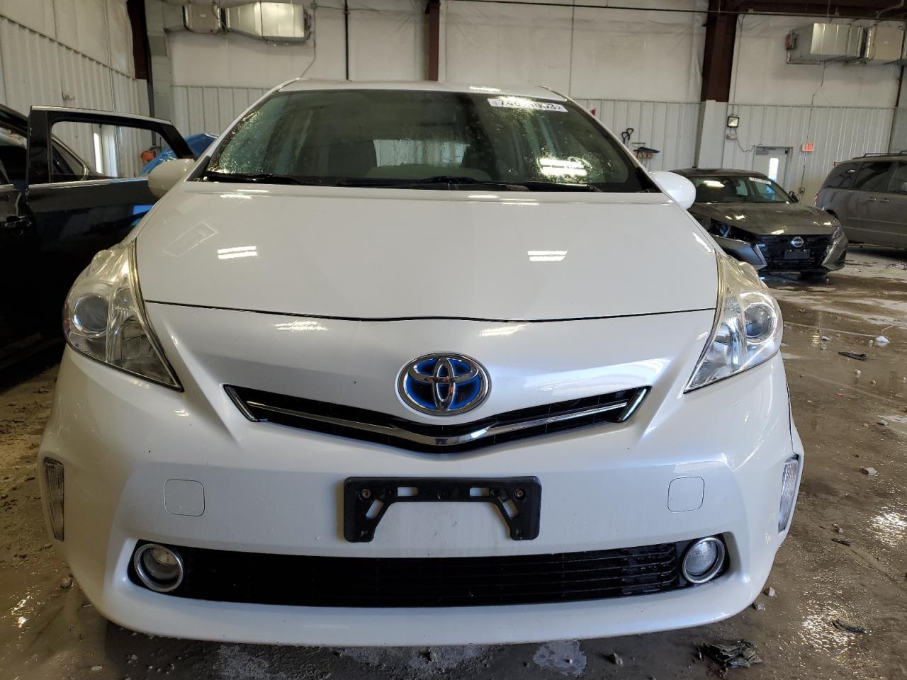 2013 TOYOTA PRIUS V - Фото 5