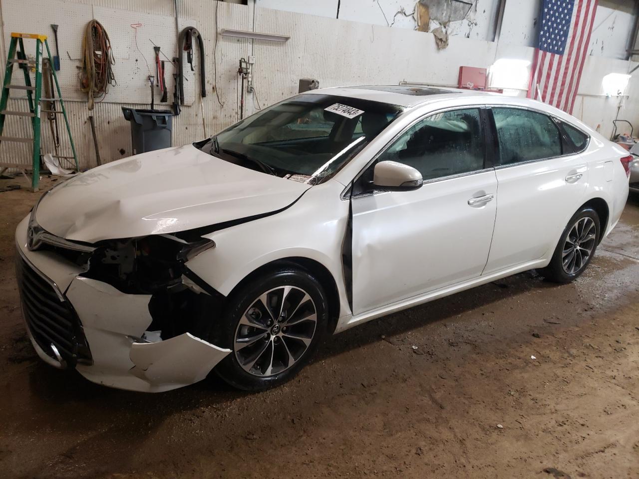 2016 TOYOTA AVALON XLE