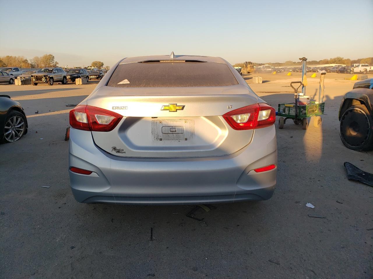 2017 CHEVROLET CRUZE LT - Фото 6