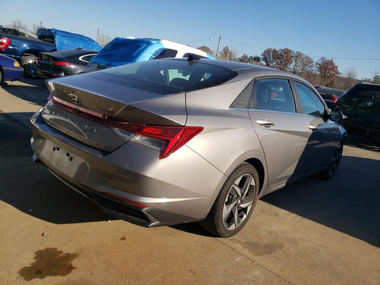 2022 HYUNDAI ELANTRA SE - Image 3