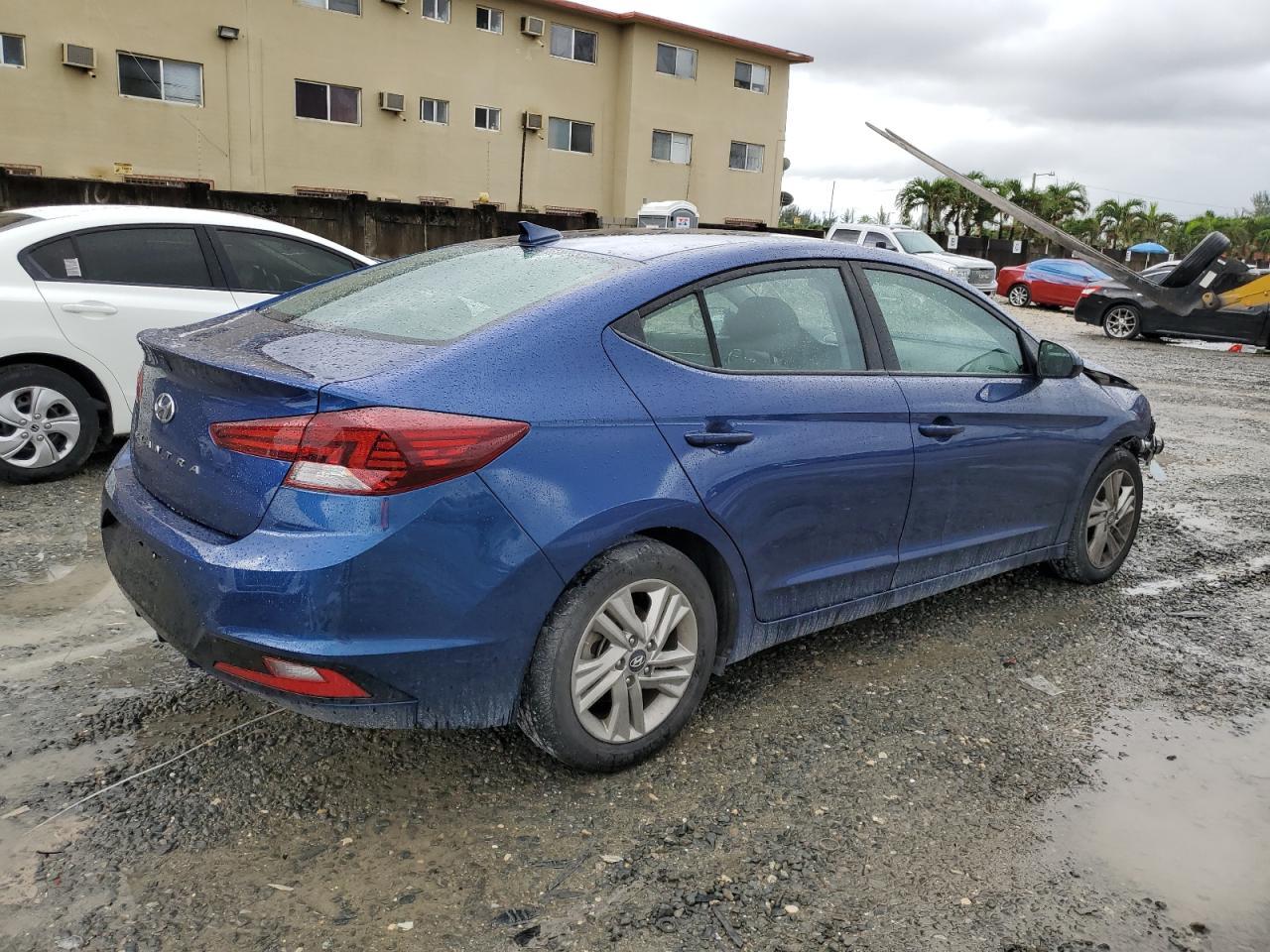 2019 HYUNDAI ELANTRA SE - Image 3