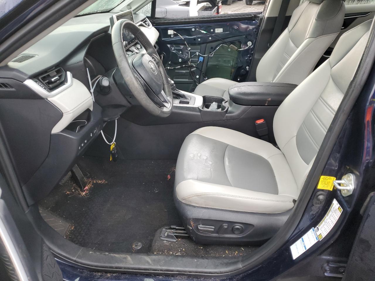 2020 TOYOTA RAV4 XLE P - Image 7