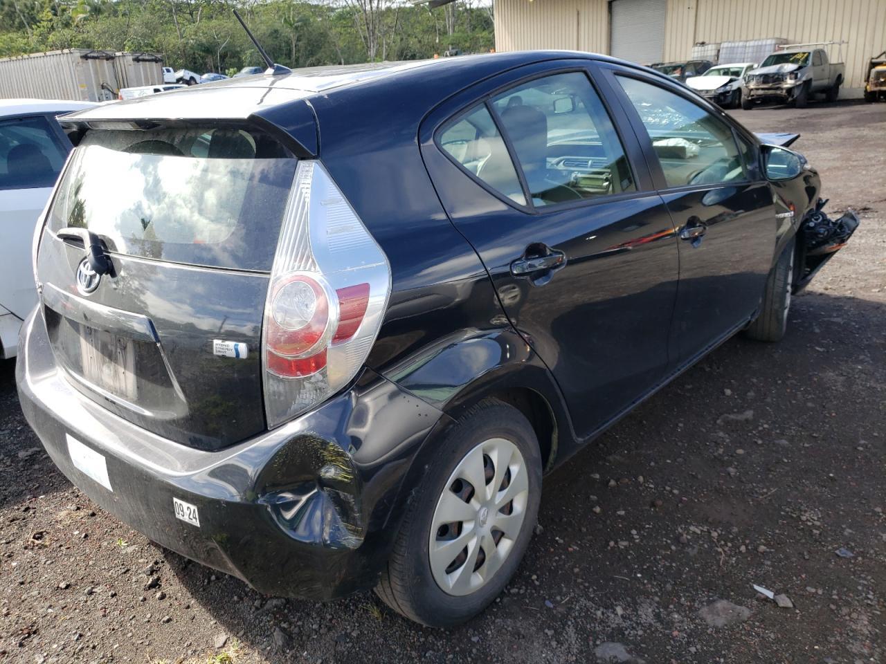 2013 TOYOTA PRIUS C - Image 3