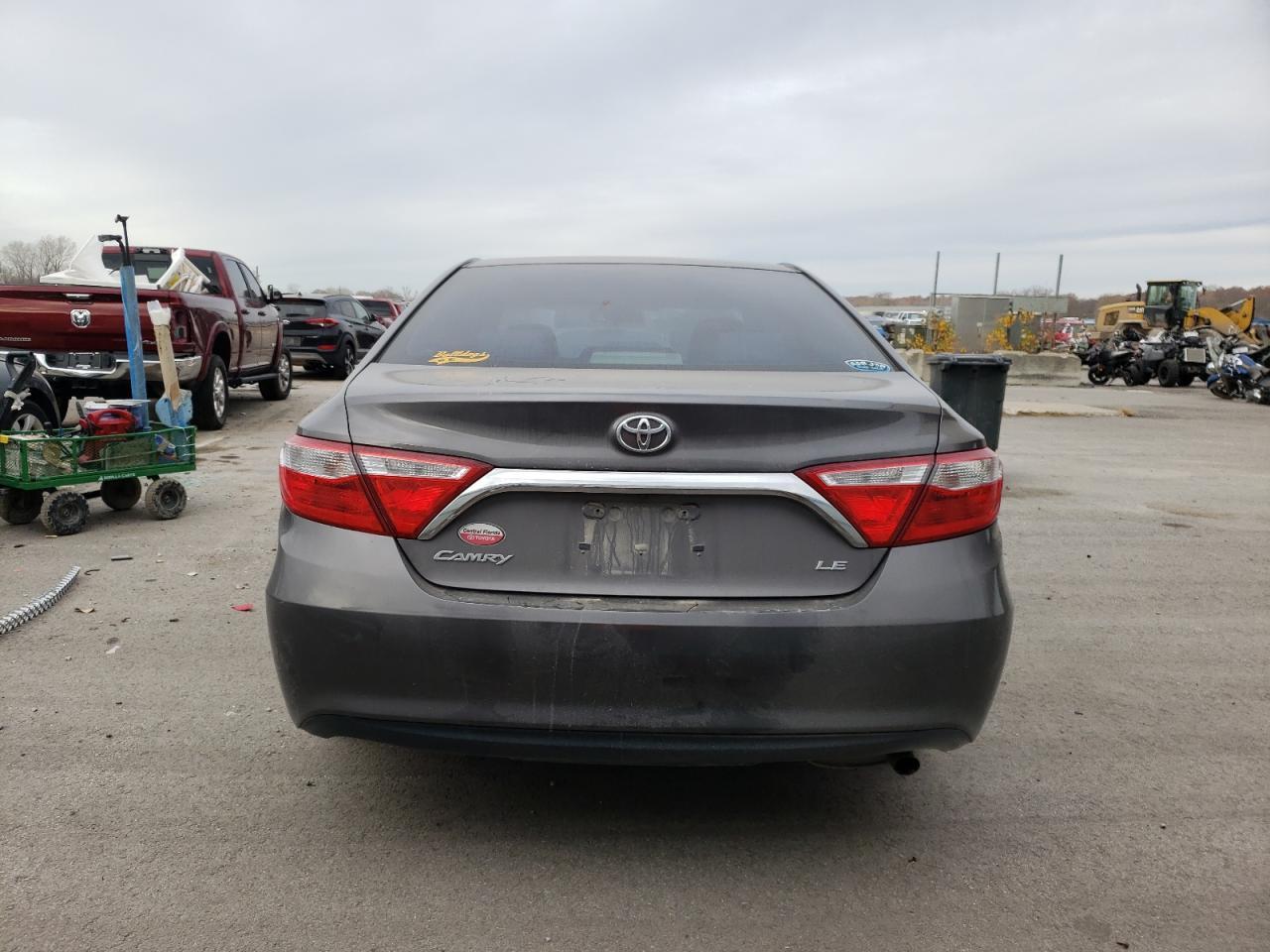 2015 TOYOTA CAMRY LE - Фото 6
