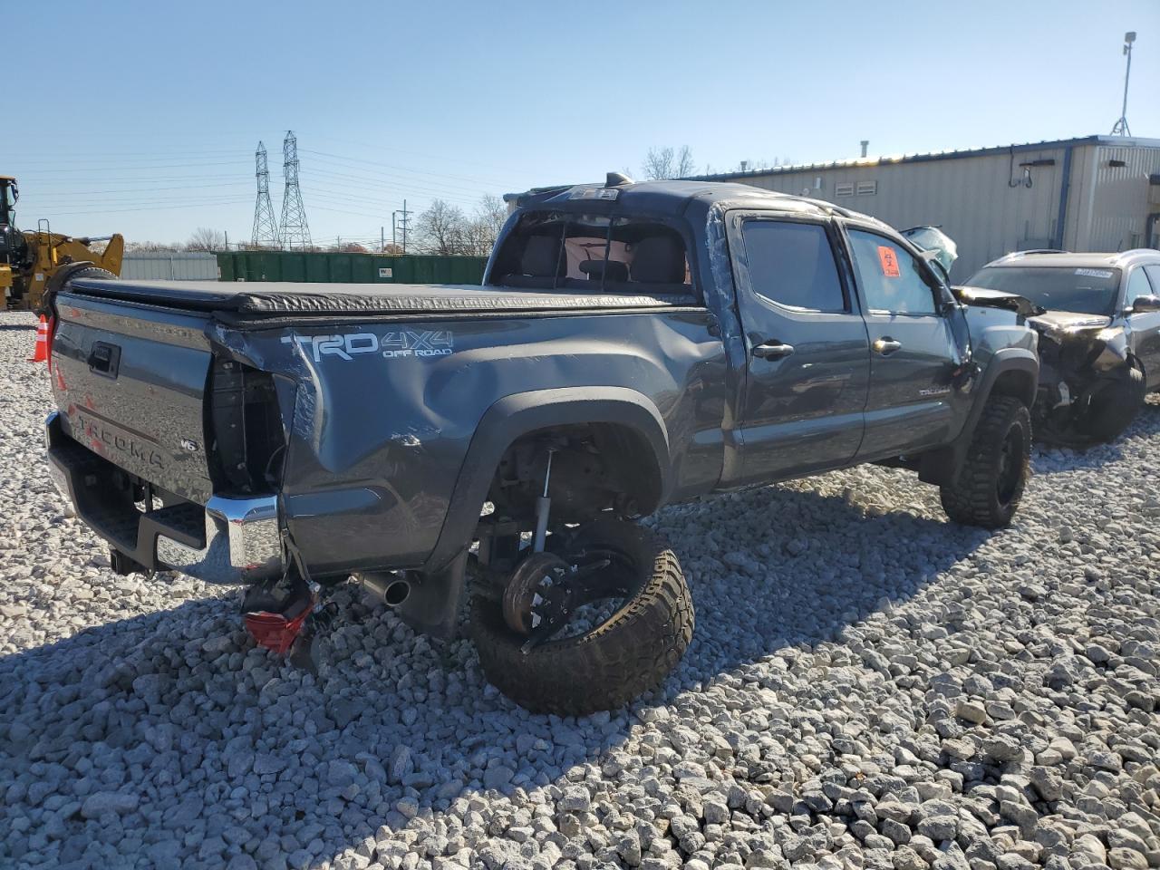 2017 TOYOTA TACOMA DOU - Фото 3