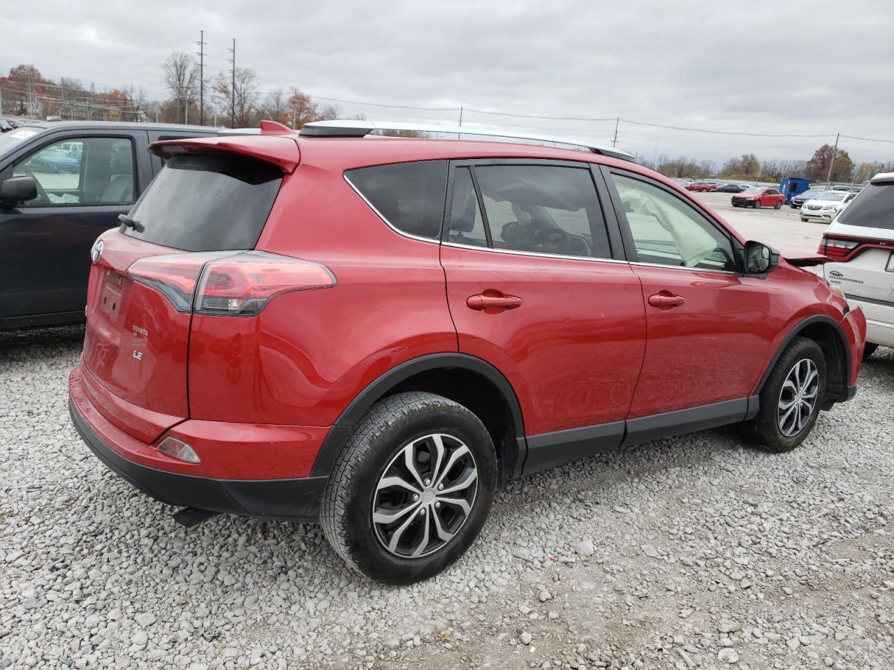 2017 TOYOTA RAV4 LE - Фото 3
