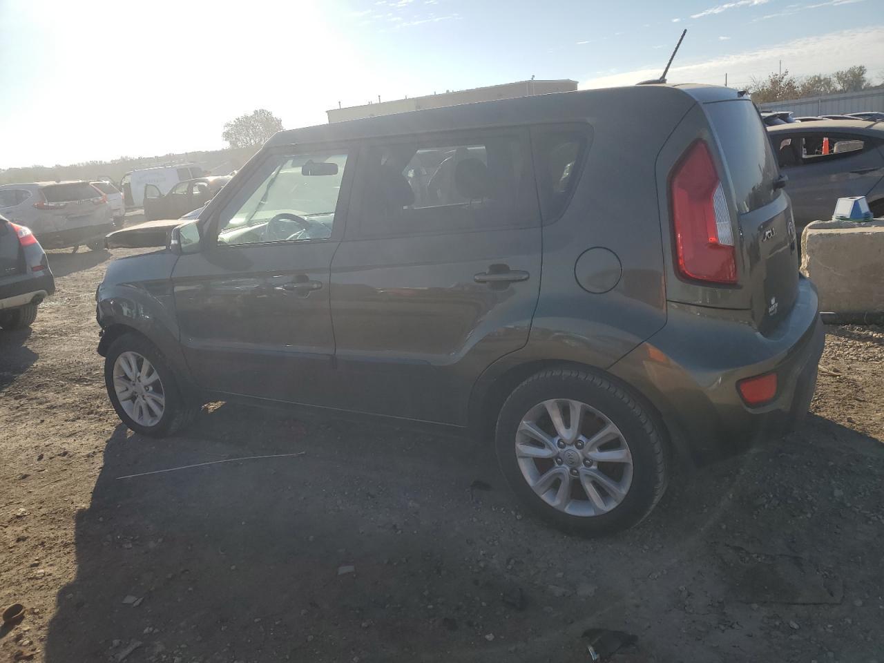 2013 KIA SOUL + - Image 2