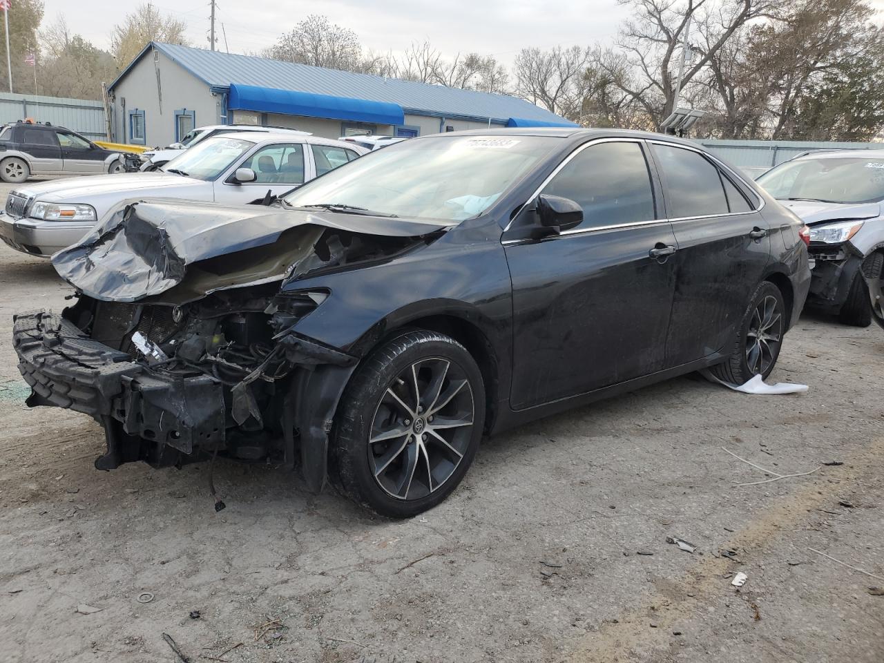 2016 TOYOTA CAMRY LE