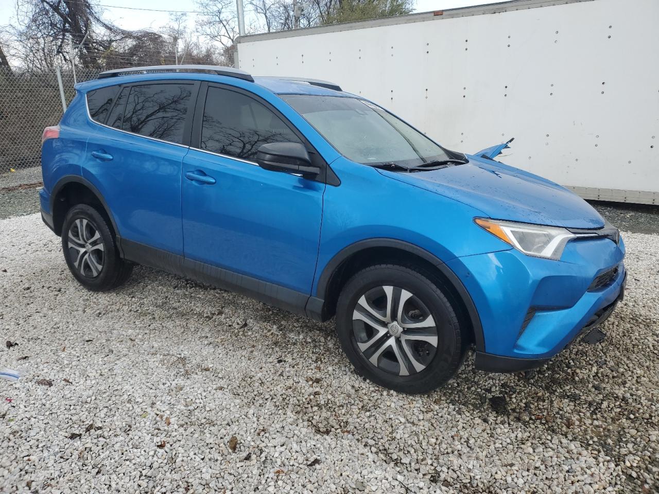 2017 TOYOTA RAV4 LE - Image 4