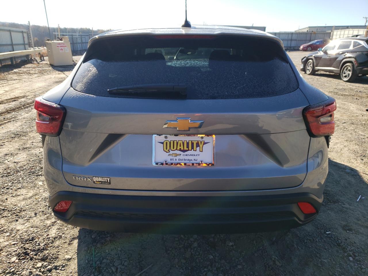 2024 CHEVROLET TRAX LS - Image 6