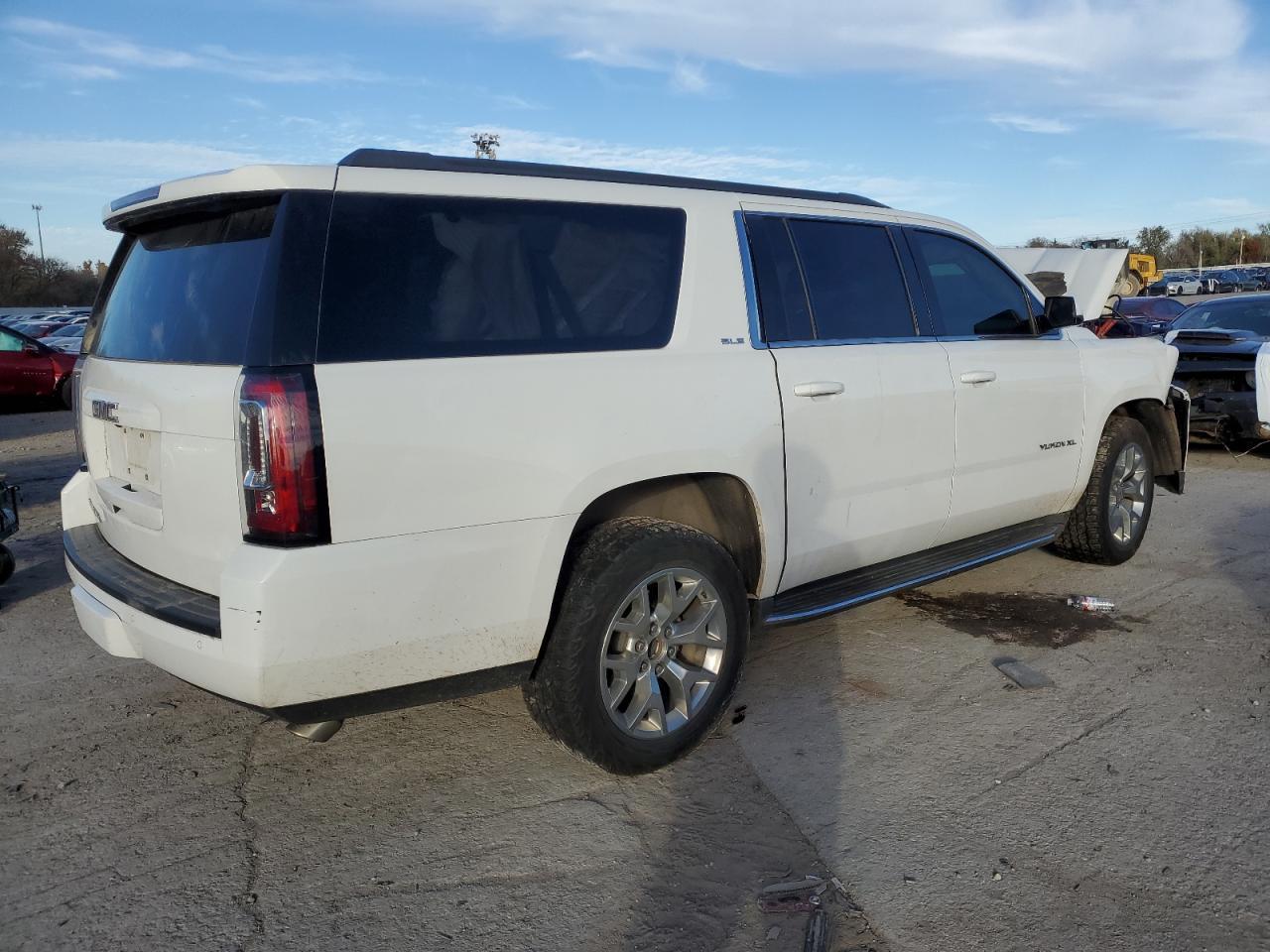 2016 GMC YUKON XL K - Фото 3