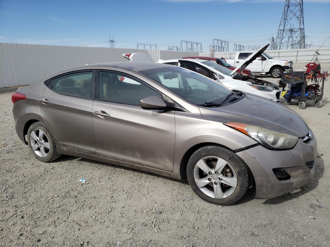 2013 HYUNDAI ELANTRA GL - Image 4