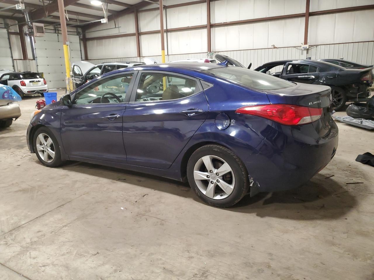 2013 HYUNDAI ELANTRA GL - Image 2