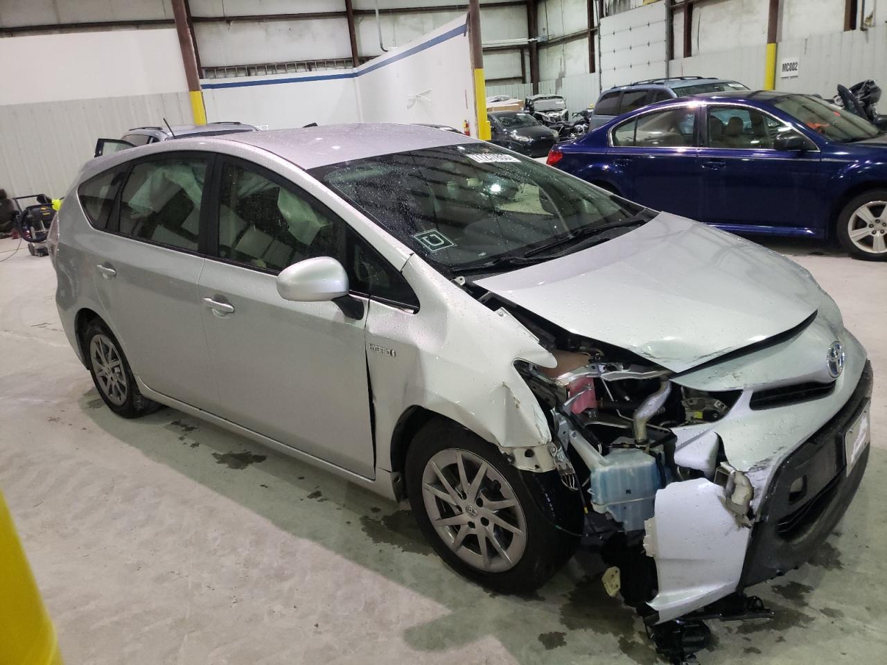 2017 TOYOTA PRIUS V - Фото 4
