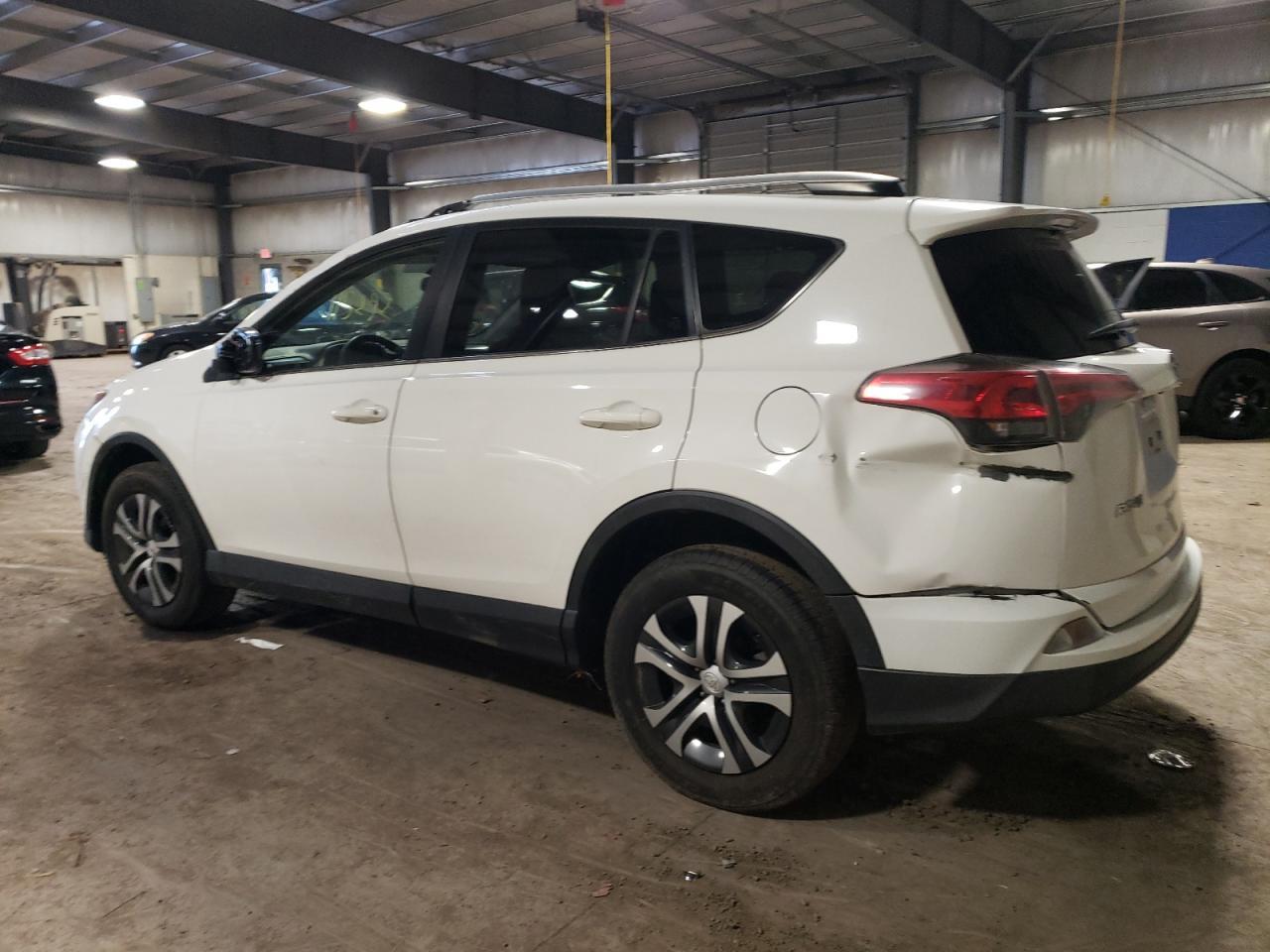 2016 TOYOTA RAV4 LE - Фото 2