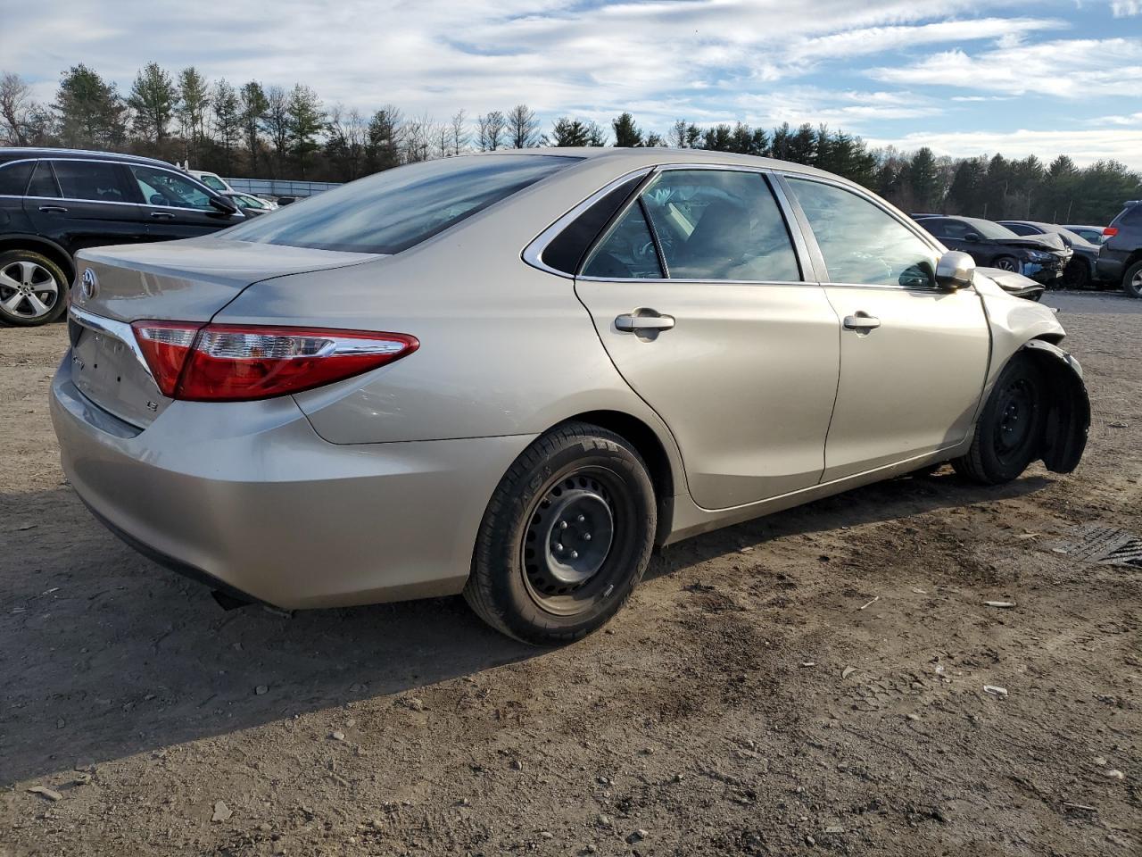 2015 TOYOTA CAMRY LE - Image 3