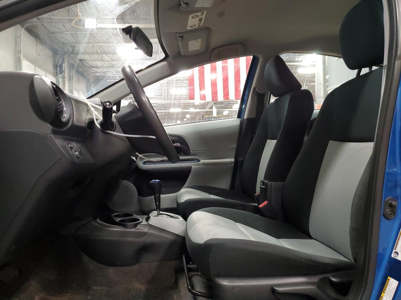 2013 TOYOTA PRIUS C - Image 7