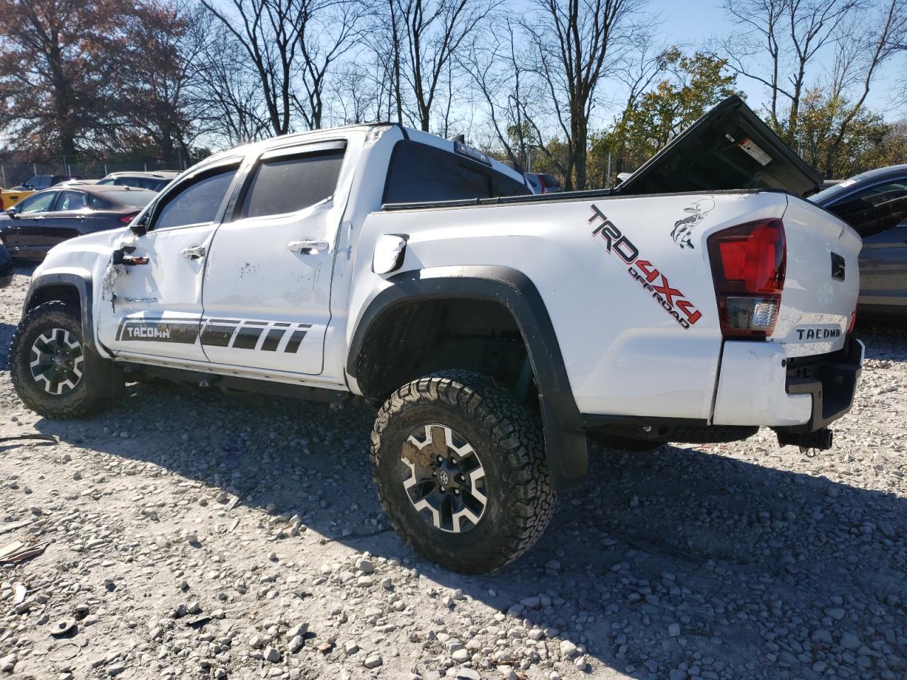 2019 TOYOTA TACOMA DOU - Фото 2