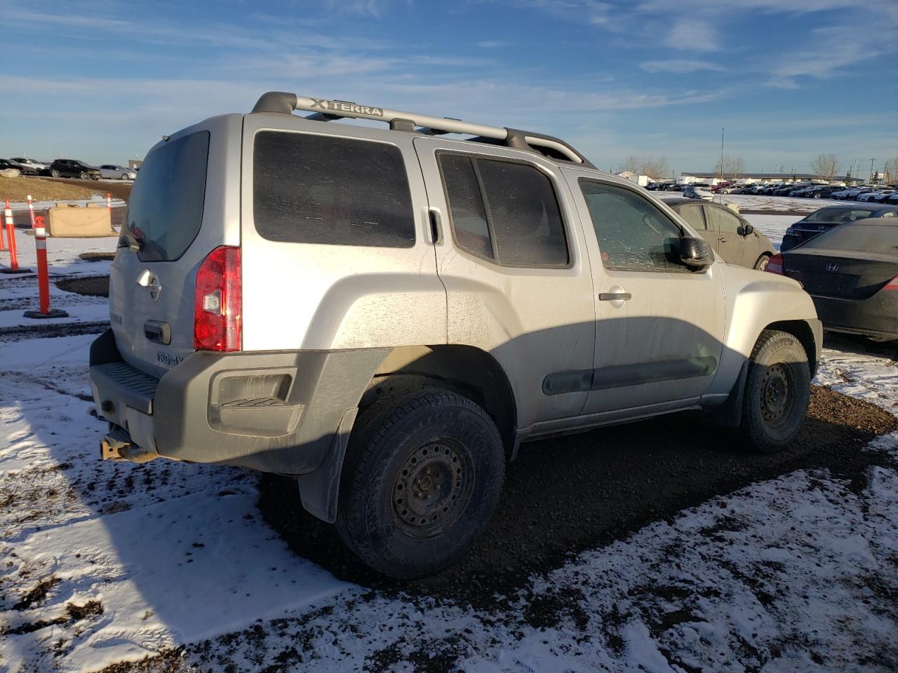2013 NISSAN XTERRA X - Фото 3