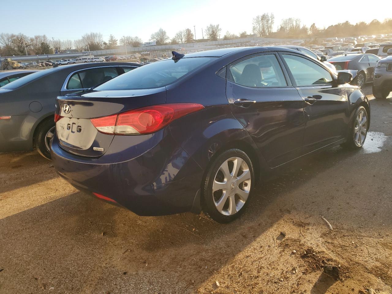 2013 HYUNDAI ELANTRA GL - Image 3
