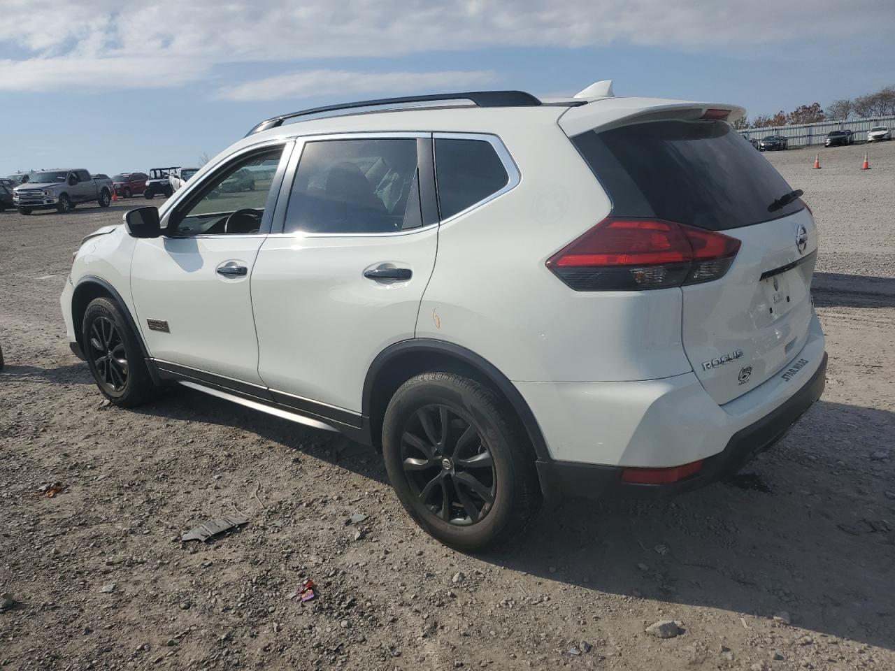 2017 NISSAN ROGUE SV - Image 2