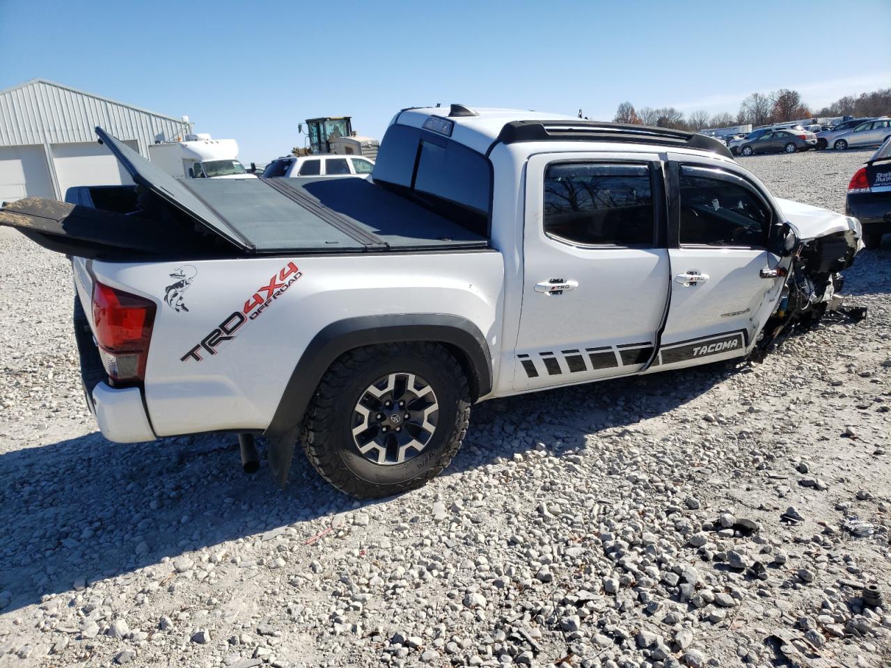 2019 TOYOTA TACOMA DOU - Фото 3