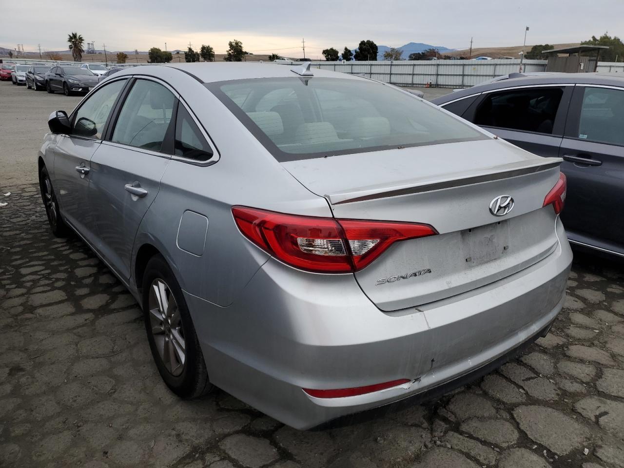 2017 HYUNDAI SONATA SE - Фото 2