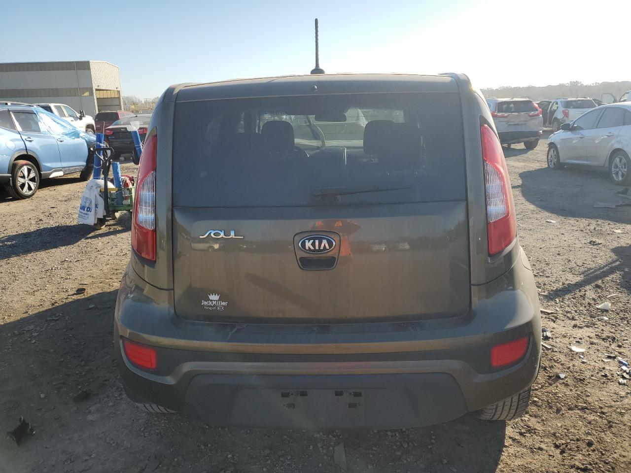 2013 KIA SOUL + - Image 6