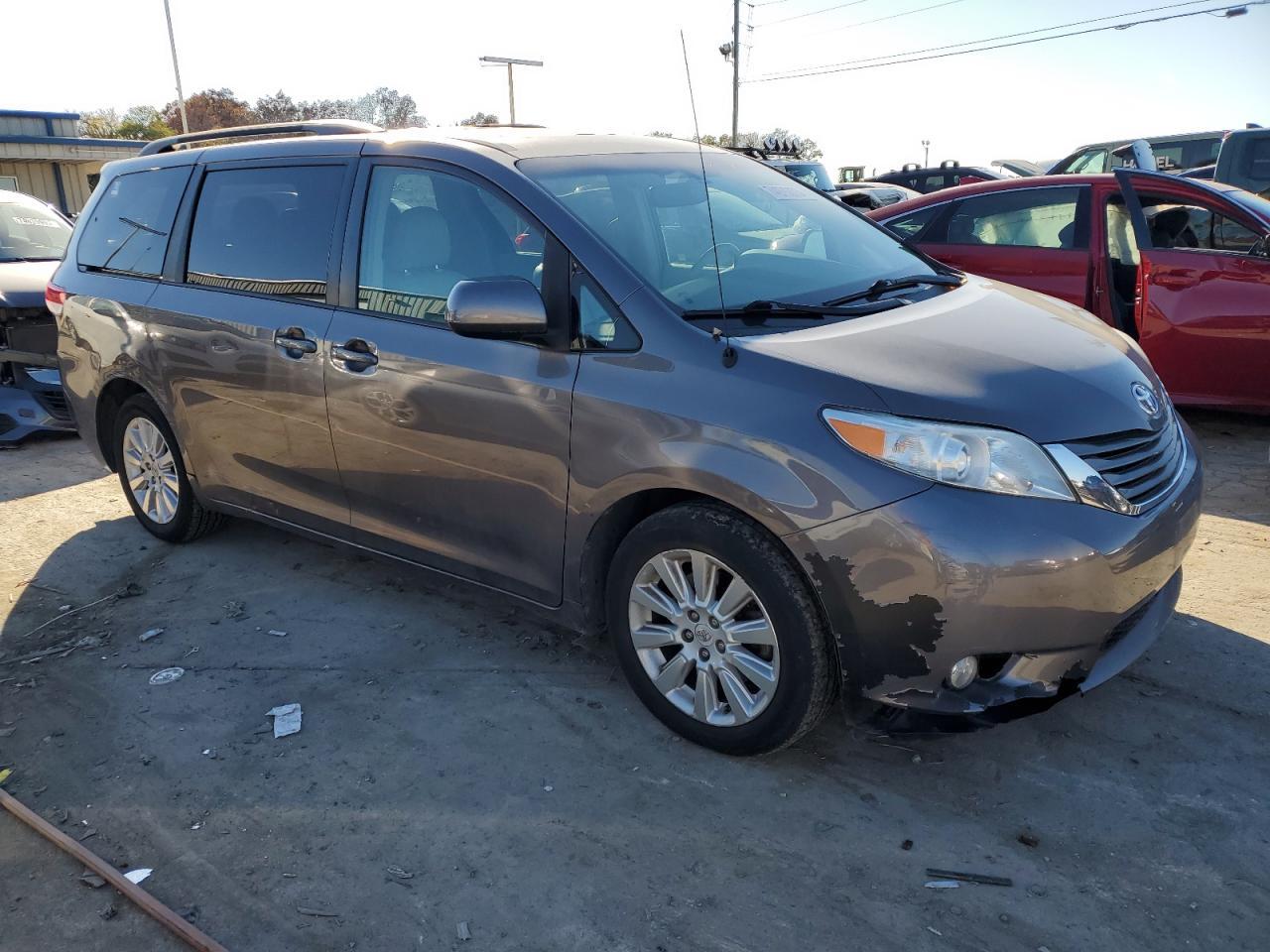 2011 TOYOTA SIENNA XLE - Фото 4