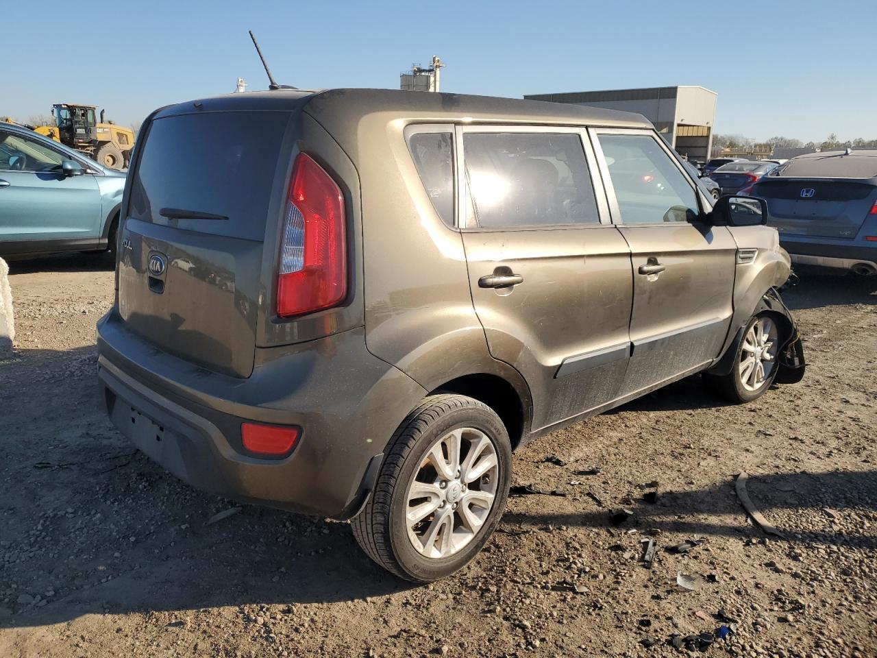 2013 KIA SOUL + - Image 3
