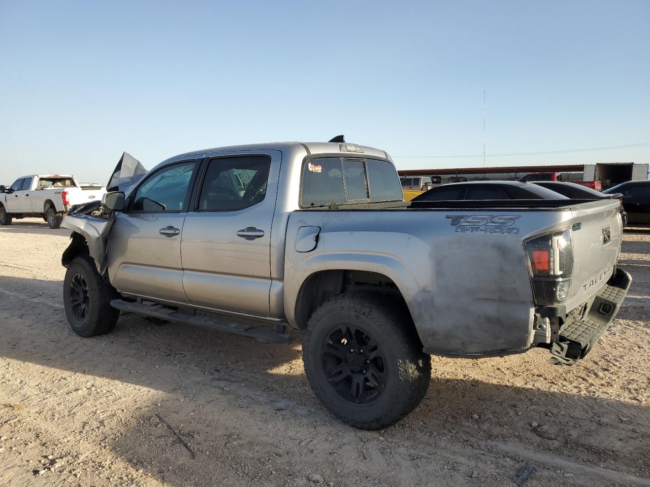 2019 TOYOTA TACOMA DOU - Фото 2
