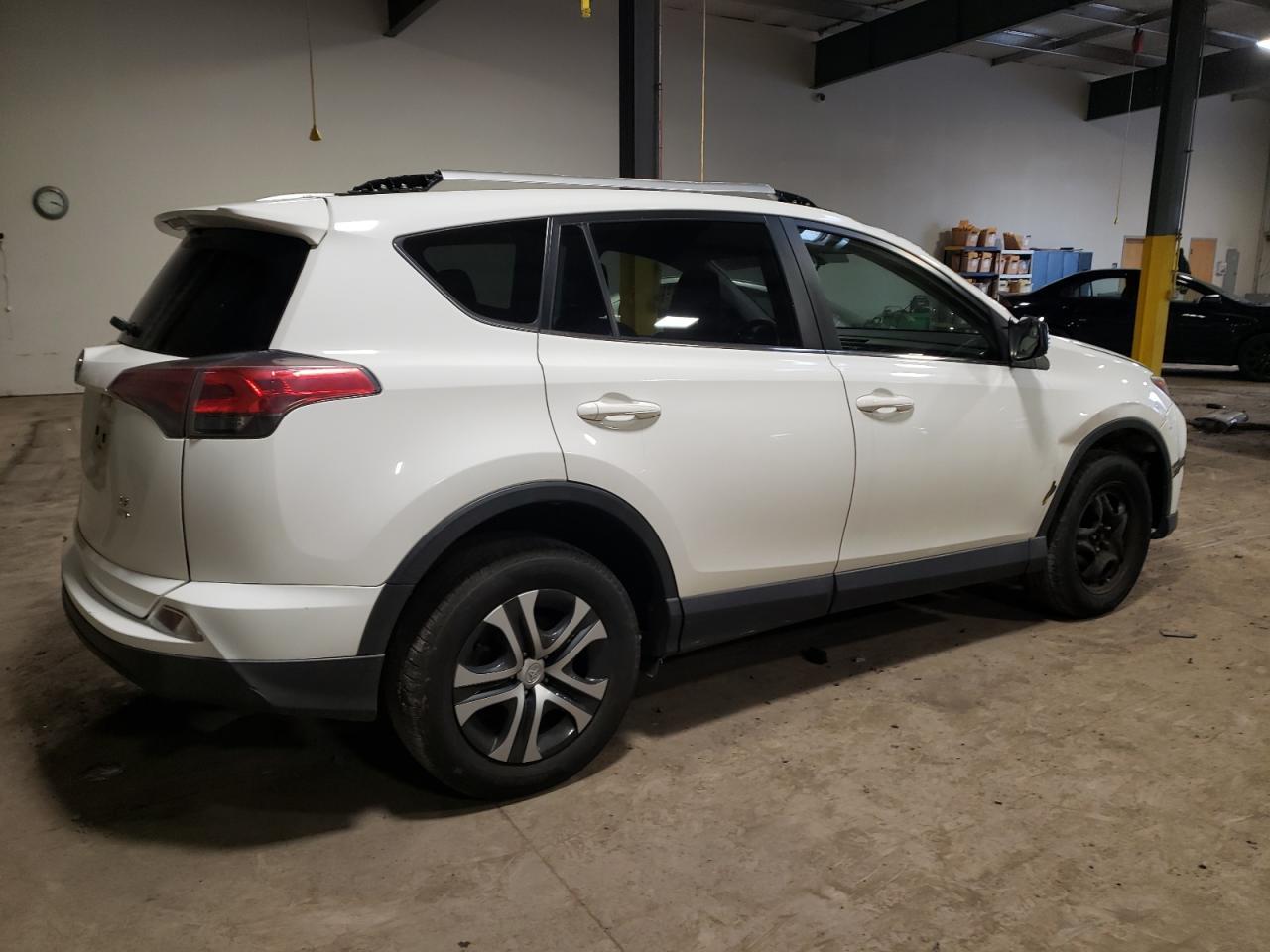 2016 TOYOTA RAV4 LE - Фото 3
