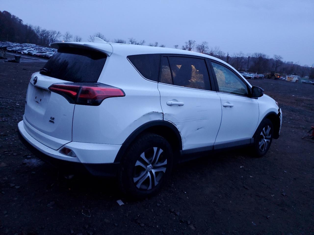 2018 TOYOTA RAV4 LE - Image 3