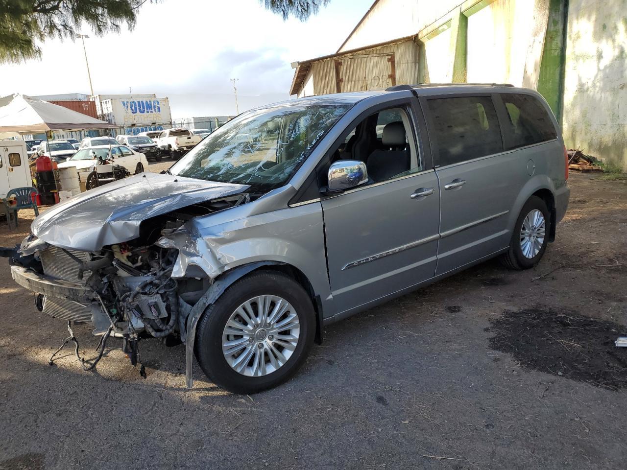2014 CHRYSLER TOWN & COU