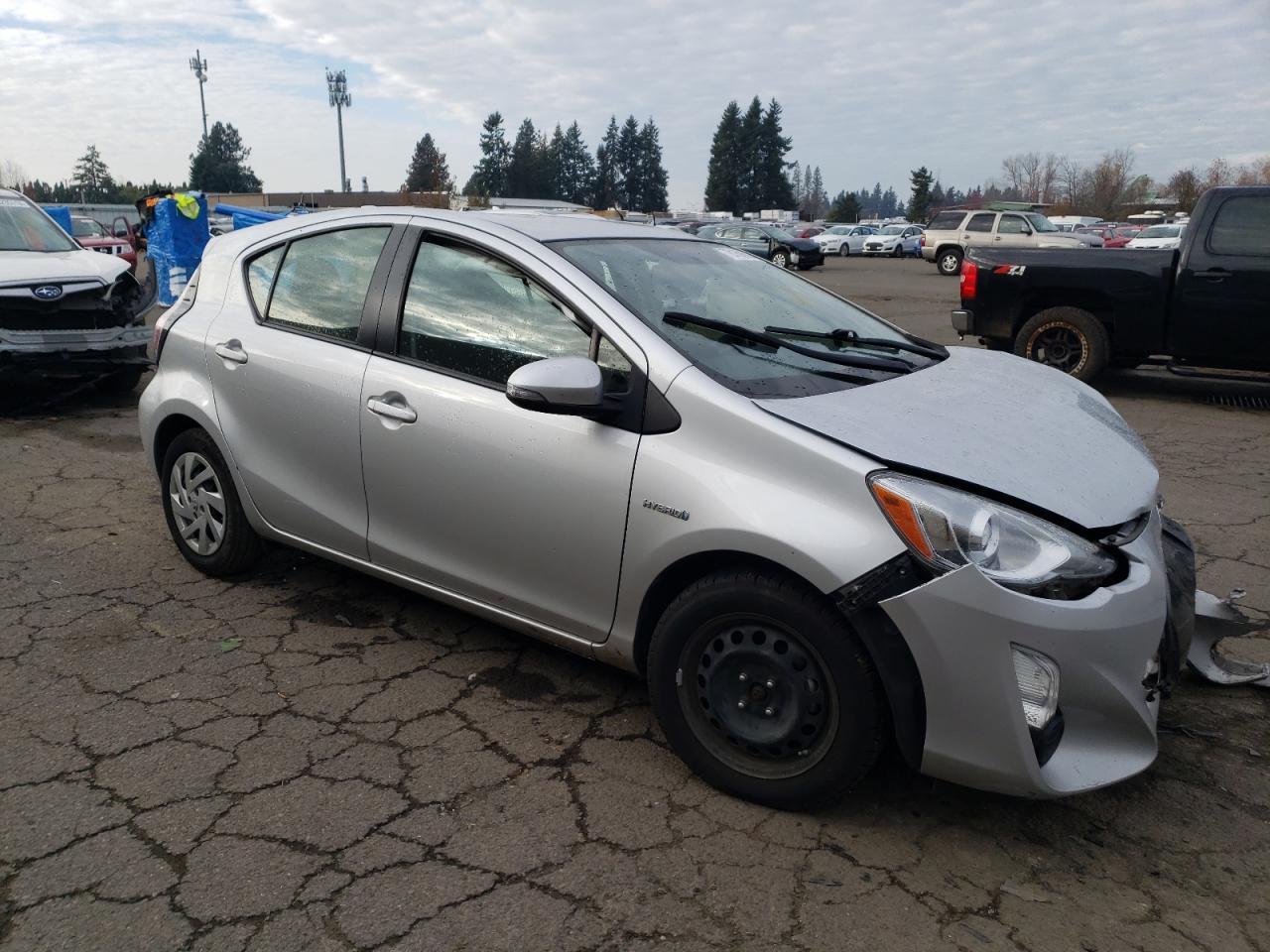 2015 TOYOTA PRIUS C - Image 4