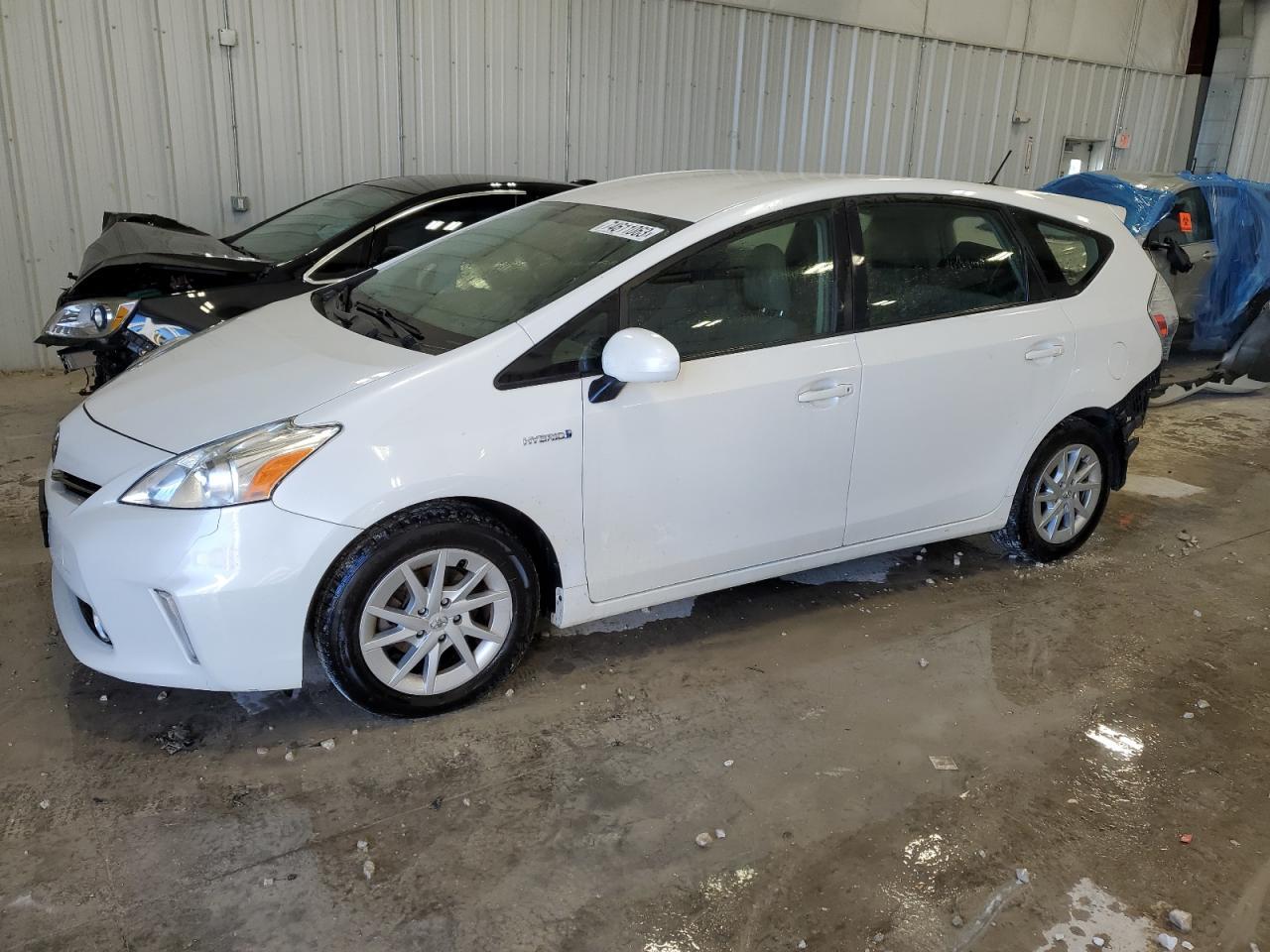 2013 TOYOTA PRIUS V car image