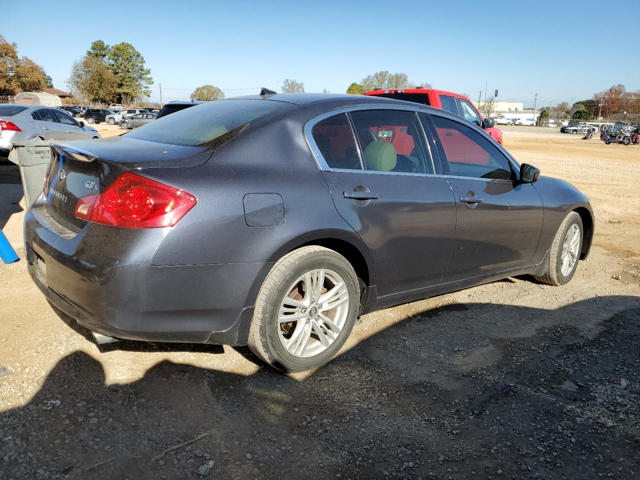 2011 INFINITI G37 - Image 3