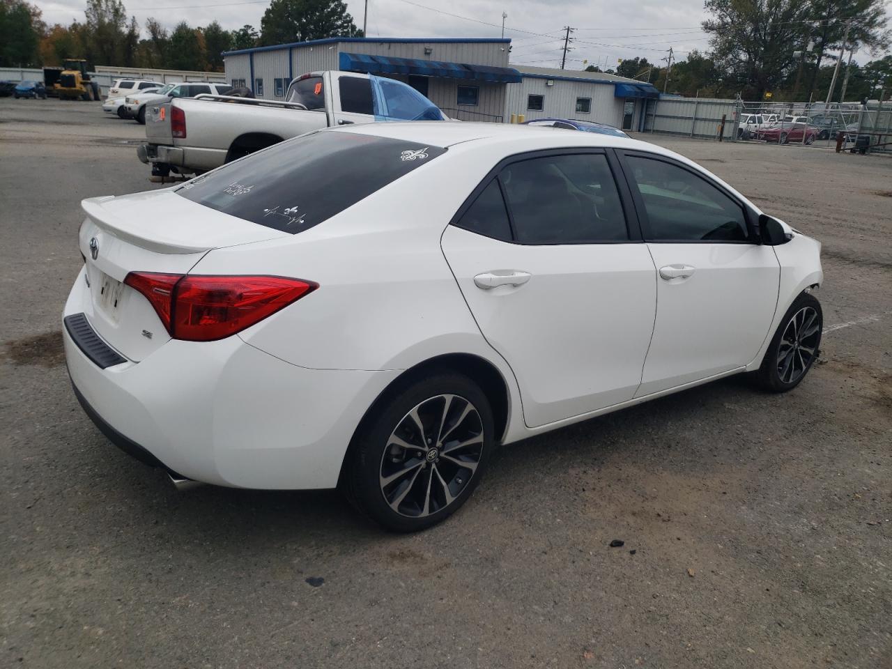 2019 TOYOTA COROLLA L - Фото 3