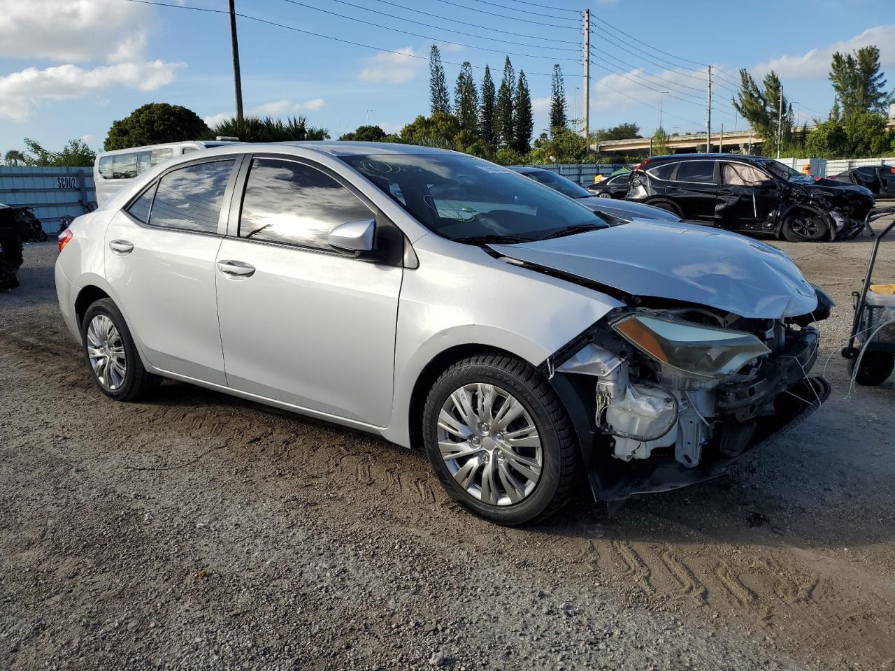2015 TOYOTA COROLLA L - Фото 4