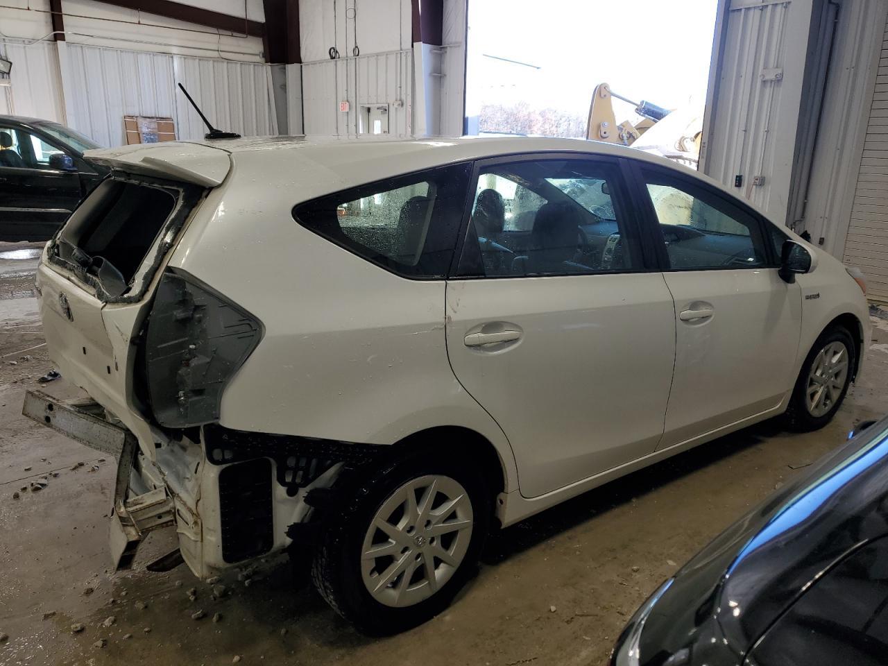 2013 TOYOTA PRIUS V - Фото 3