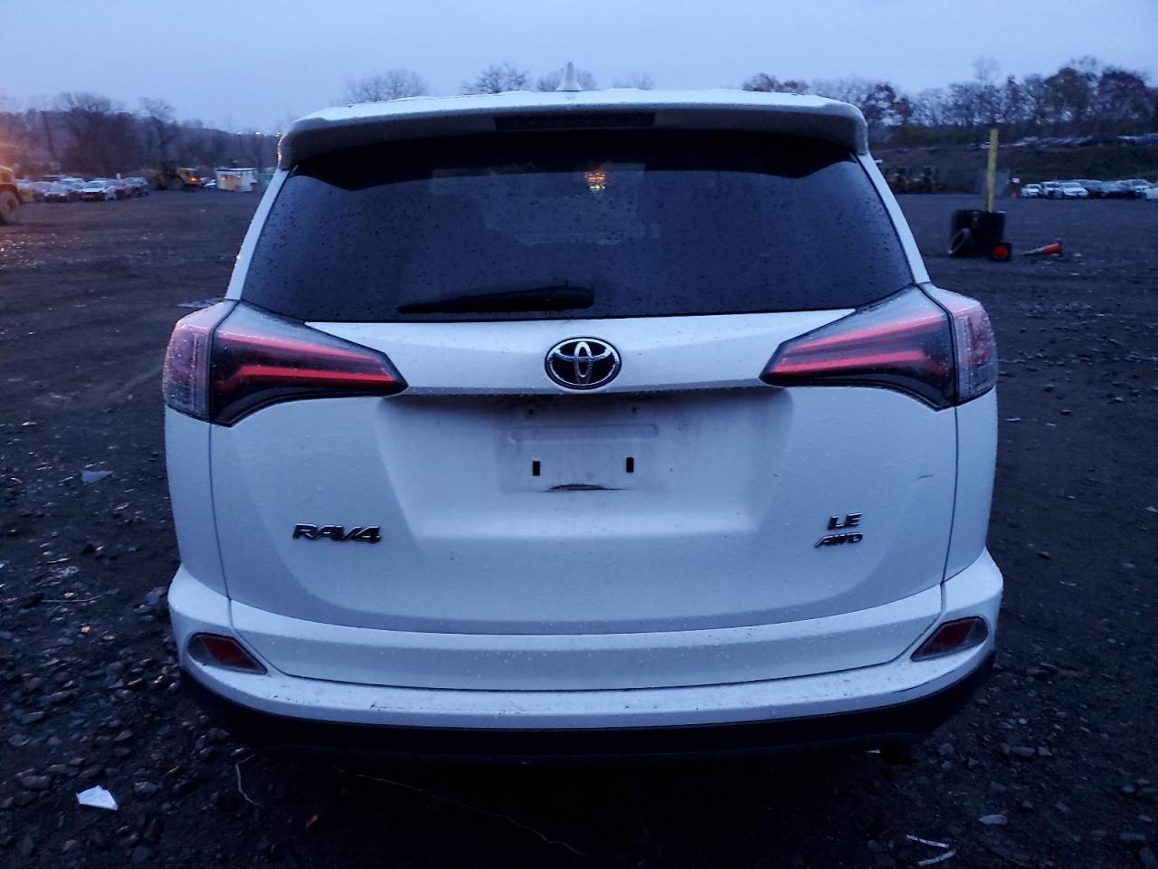 2018 TOYOTA RAV4 LE - Image 6