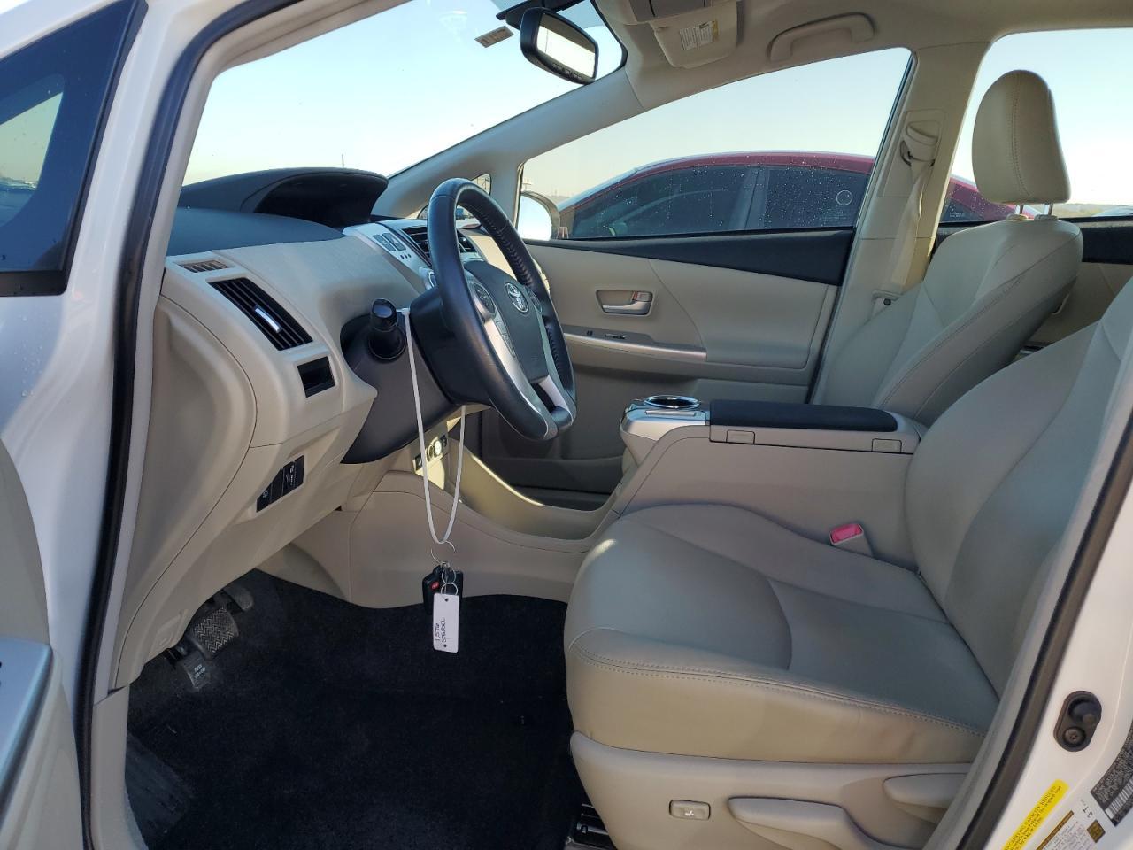 2013 TOYOTA PRIUS V - Image 7