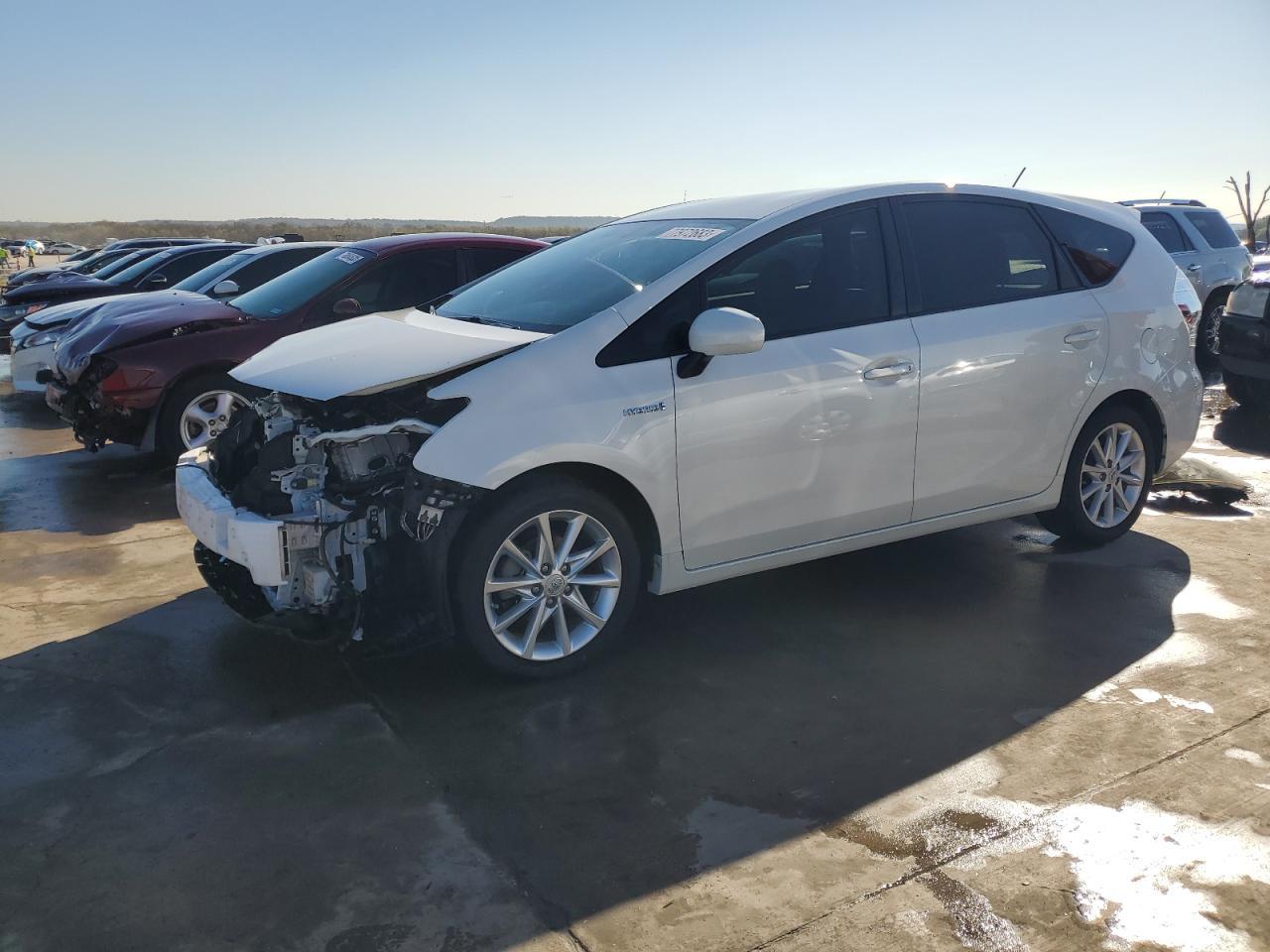 2013 TOYOTA PRIUS V car image