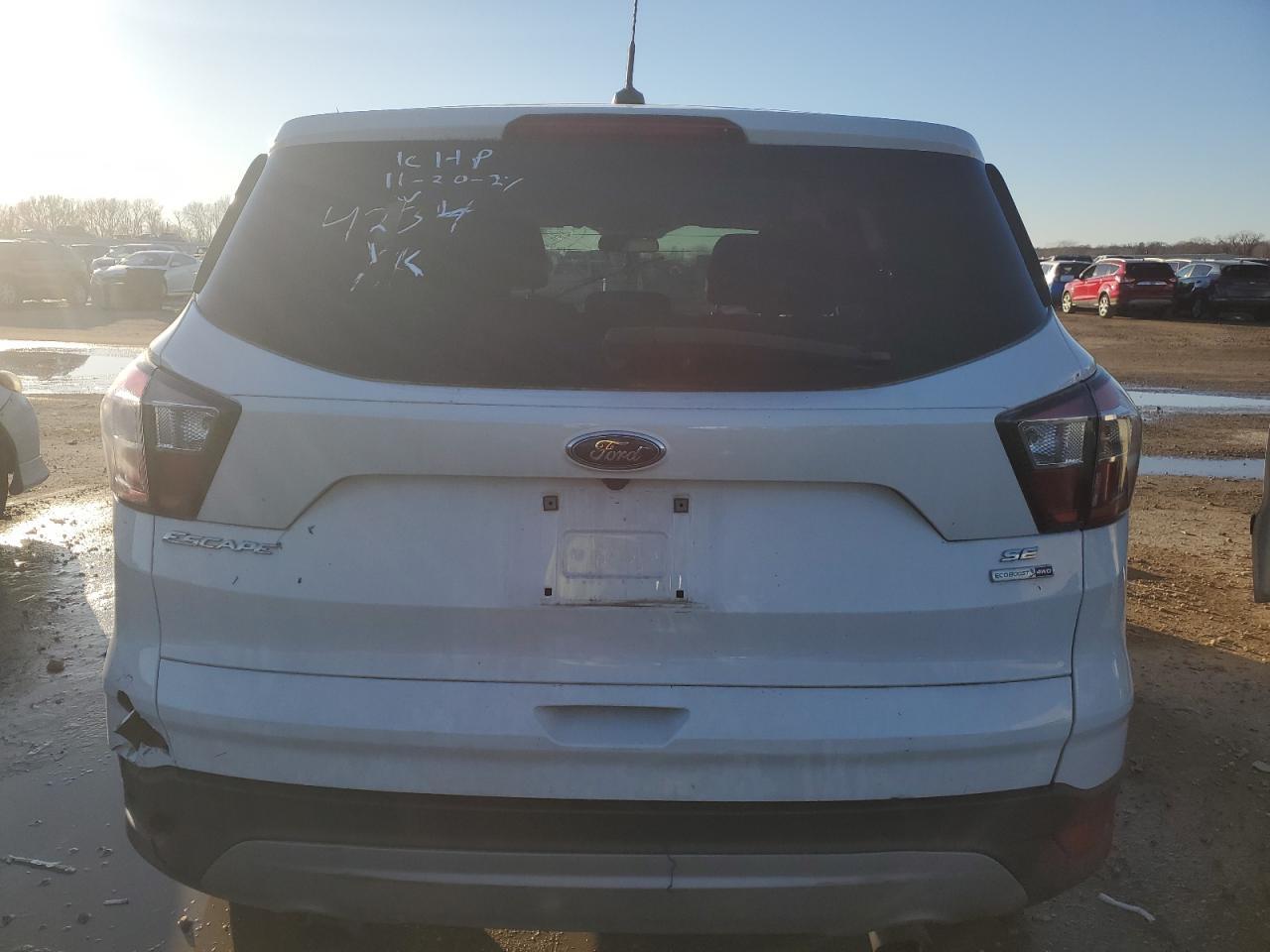 2017 FORD ESCAPE SE - Фото 6