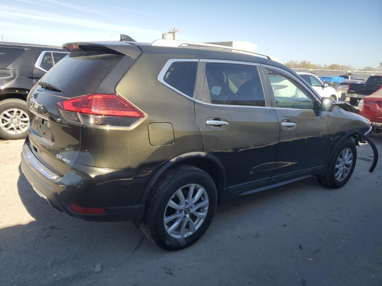 2017 NISSAN ROGUE SV - Фото 3