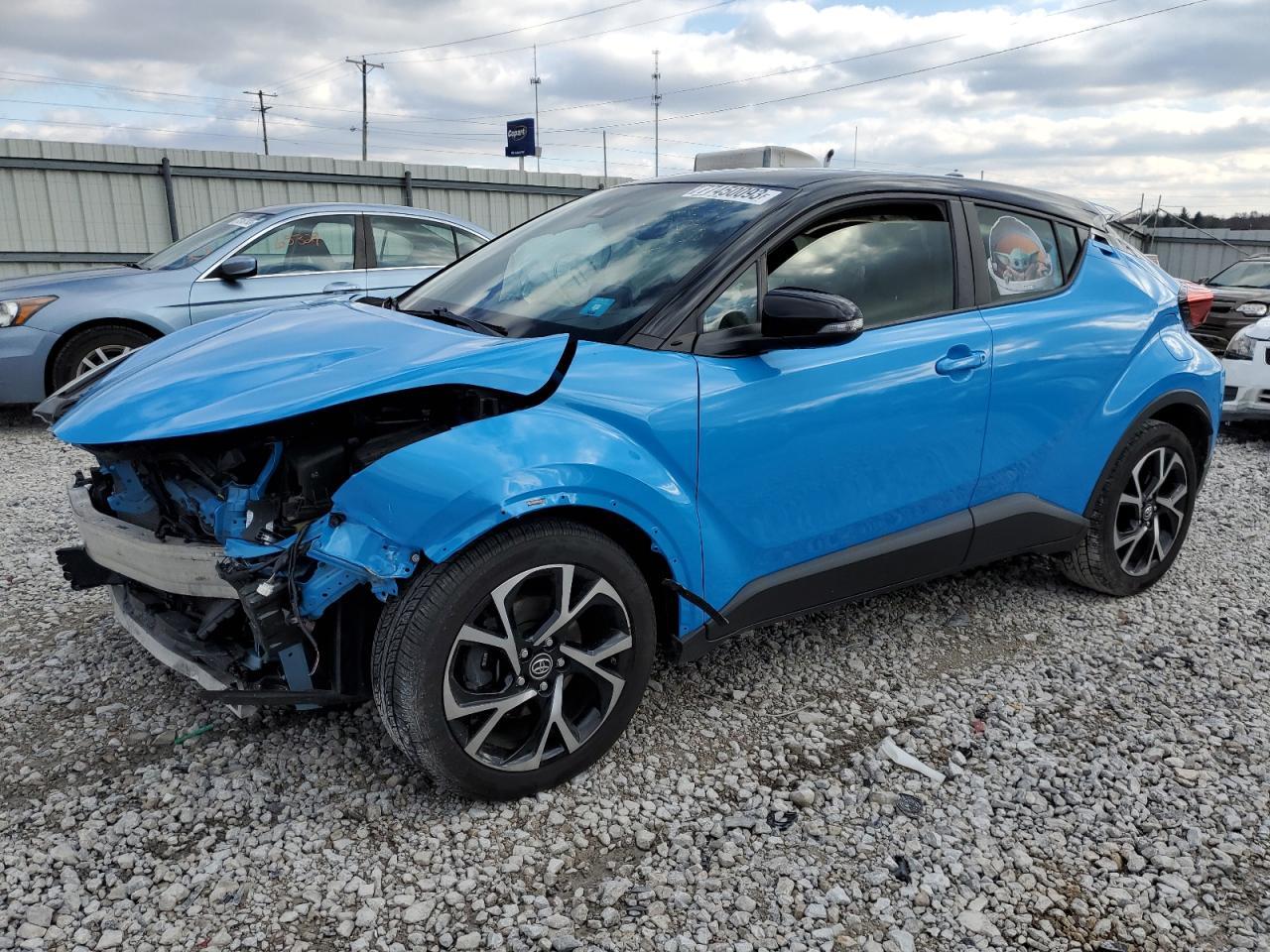 2019 TOYOTA C-HR XLE car image