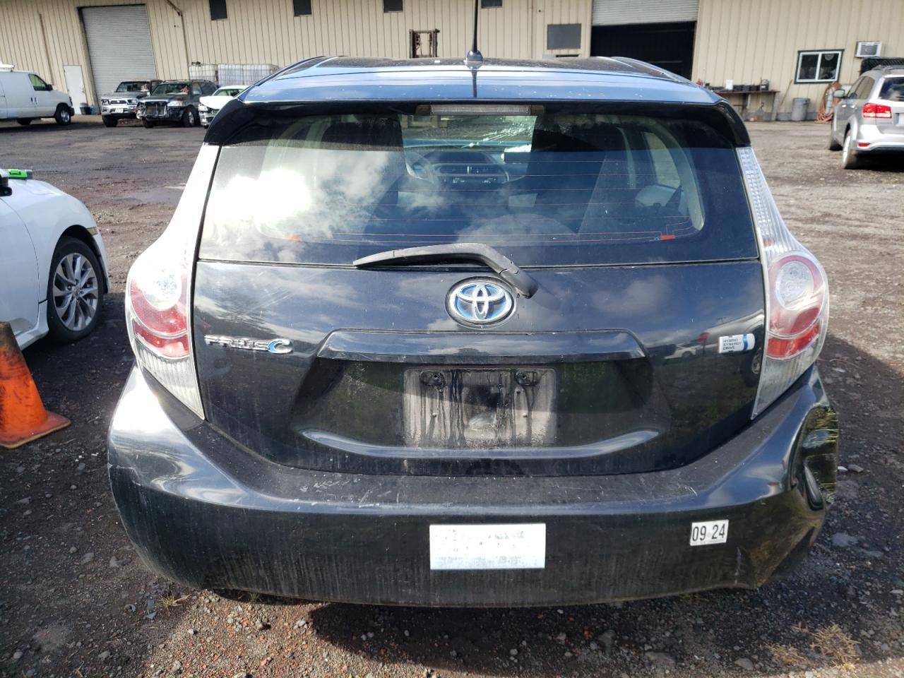 2013 TOYOTA PRIUS C - Image 6