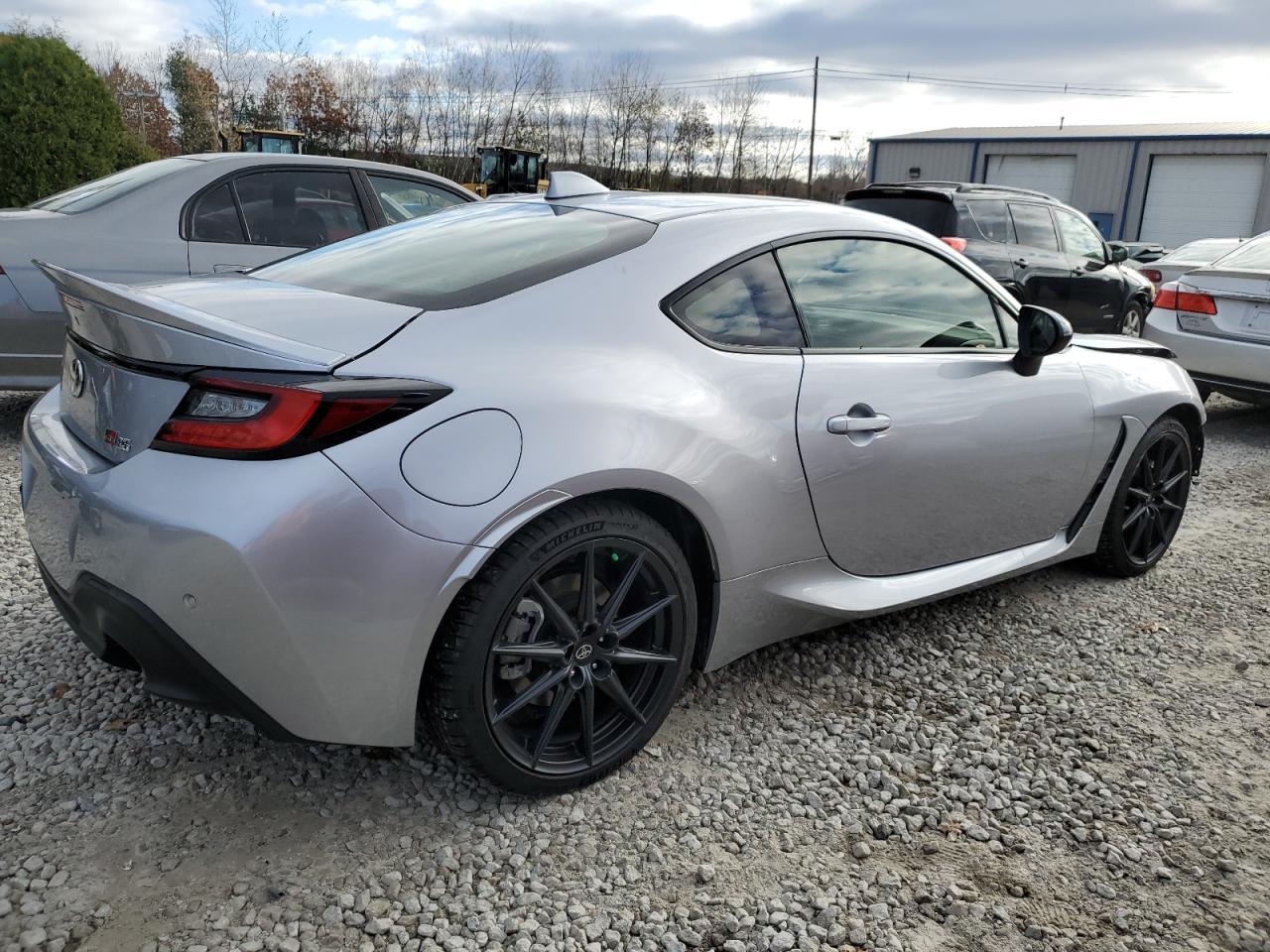 2023 TOYOTA GR 86 PREM - Image 3