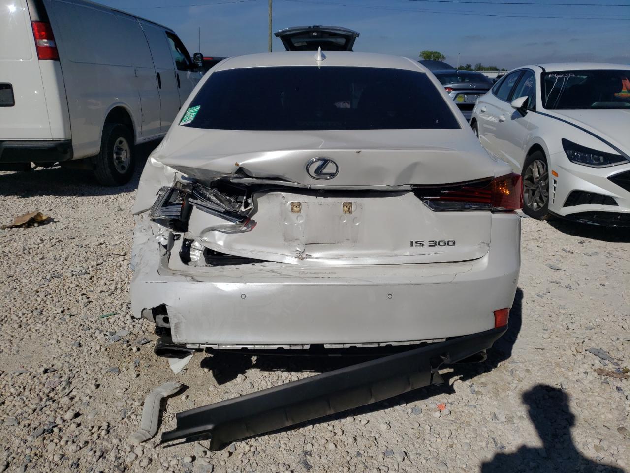 2018 LEXUS IS 300 - Image 6