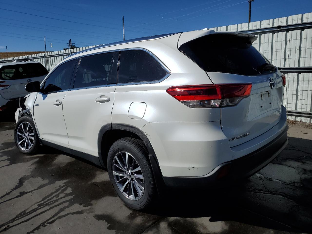 2019 TOYOTA HIGHLANDER - Image 2